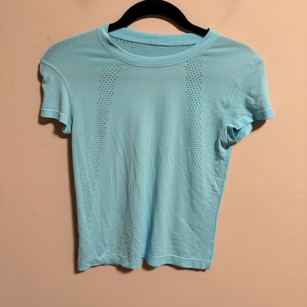 Lululemon Train to Be Short-Sleeve Shirt Cyan Blue- Size 2